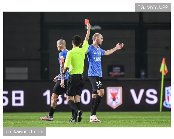 严重犯规行为判罚标准解析：裁判如何区分红黄牌力度？