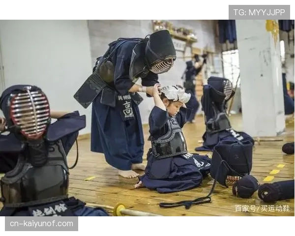 装备规则：球员必须的护具与裁判判罚标准